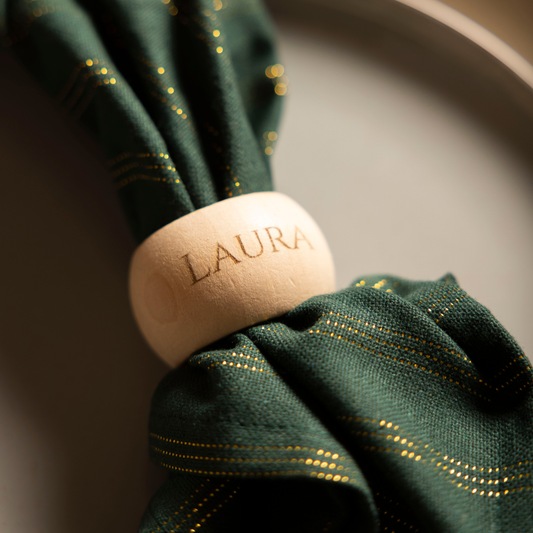 Massivholz-Serviettenringe mit persönlicher Gravur