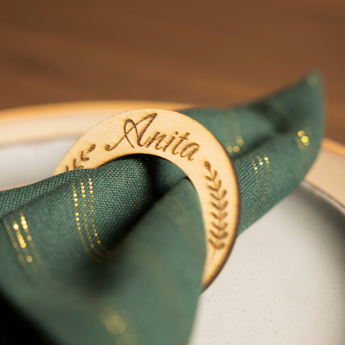 Massivholz-Serviettenringe mit persönlicher Gravur